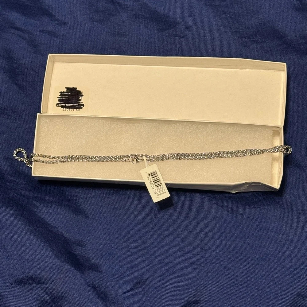 “Glamorous Stainless Steel Chain: A Touch of Elegance”